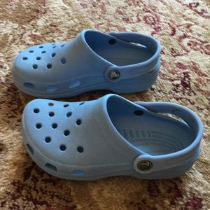 periwinkle blue crocs